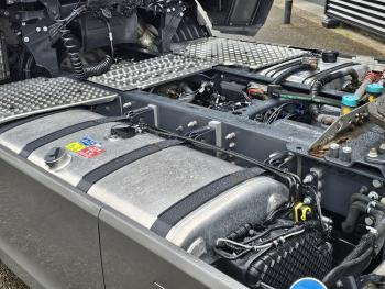 S590 V8 4x2 / HYDRAULIC / RETARDER / PARKING COOLER